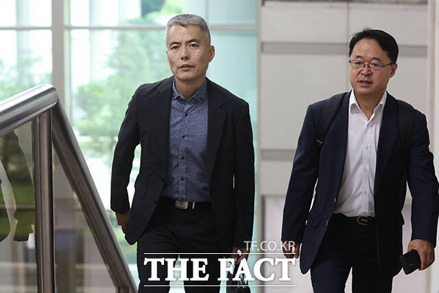채 상병 순직 사건 수사외압 의혹과 관련해 모해위증 혐의를 받는 김화동 해병대2사단 1여단장(대령)이 1일 서울 서초구 서울중앙지법에서 열린 1차공판에 출석하고 있다. /남윤호 기자