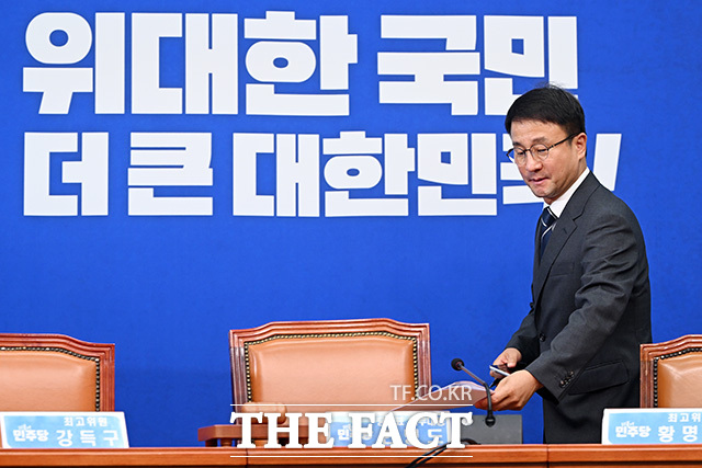 최고위원회의에서 발언하는 한병도 더불어민주당 당대표 직무대행 겸 원내대표.