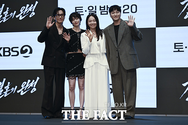 남궁민과 이설, 이상희, 김대명(왼쪽부터)이 포즈를 취하고 있다.