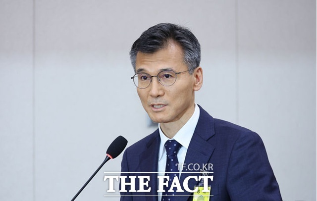 김성동 대검찰청 감찰부장이 지난 2025년 10월 27일 오후 서울 여의도 국회에서 열린 법제사법위원회의 대검찰청에 대한 국정감사에서 질의에 답하고 있다./뉴시스