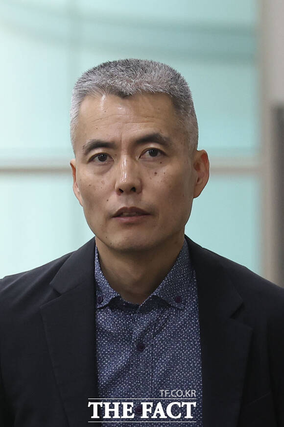채 상병 순직 사건 수사외압 의혹과 관련해 모해위증 혐의를 받는 김화동 해병대2사단 1여단장(대령)이 1일 서울 서초구 서울중앙지법에서 열린 1차공판에 출석하고 있다. /남윤호 기자
