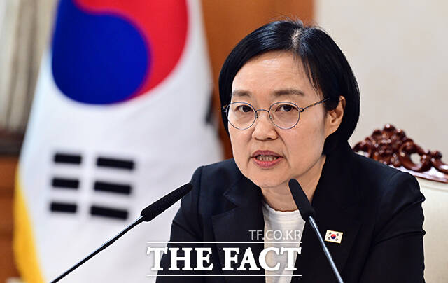 한성숙 신임 국무총리가 1일 오후 서울 종로구 정부서울청사에서 열린 AI 혁신 관계장관 간담회에 참석해 모두발언을 하고 있다. /임영무 기자