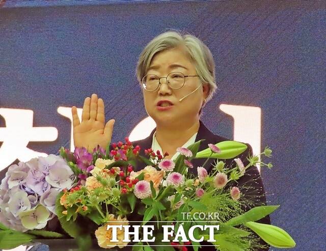 선거를 하고 있는 강미애 세종시교육감. /김형중 기자
