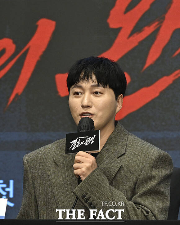 남궁민과 이설, 이상희, 김대명(왼쪽부터)이 포즈를 취하고 있다.