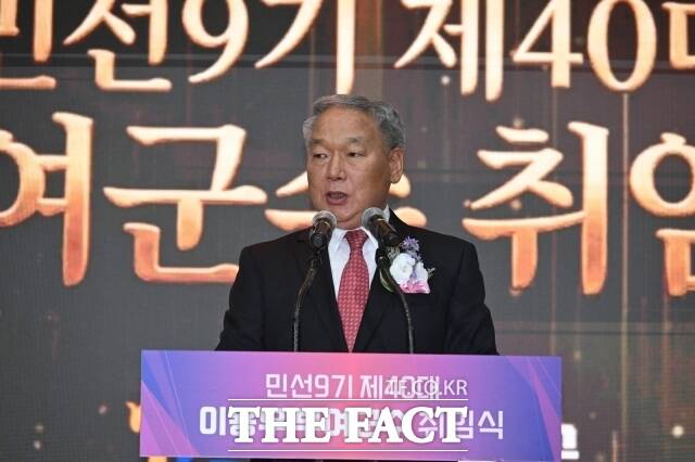 이용우 부여군수가 1일 부여 유스호스텔 실내체육관에서 열린 취임식에서 취임사를 하고 있다. /부여군