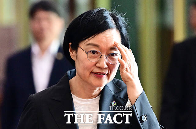 한성숙 신임 국무총리는 1일 AI(인공지능)와 첨단산업에 대한 투자는 더욱 과감하게 수행하고 혁신의 걸림돌이 될 수 있는 규제 합리화에도 적극 나서겠다고 밝혔다. /임영무 기자