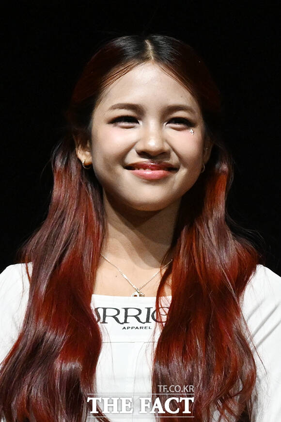 미소 보이는 리나.