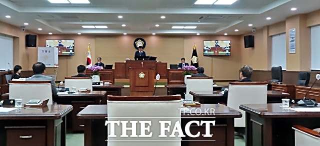 청양군의회가 1일 제319회 임시회를 열고 있다. /김형중 기자