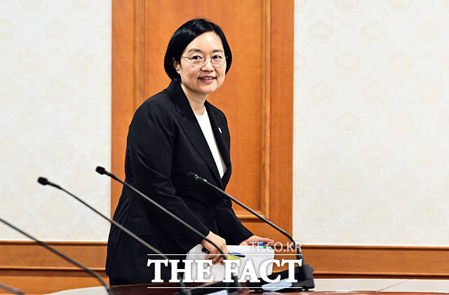 한성숙 신임 국무총리가 1일 오후 서울 종로구 정부서울청사에서 열린 AI 혁신 관계장관 간담회에 참석해 모두발언을 하고 있다. /임영무 기자