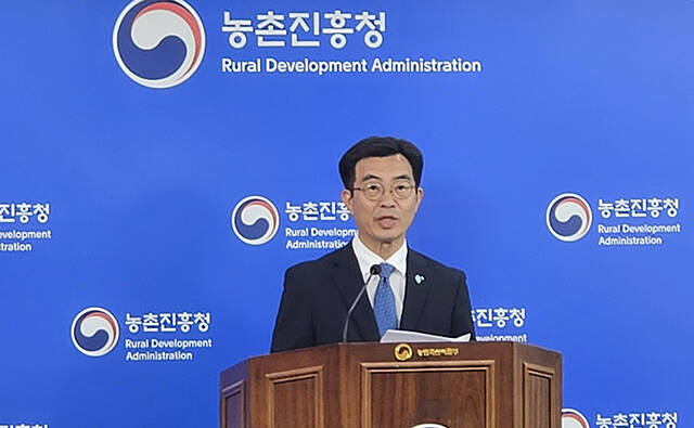 1일 정부세종청사에서 성제훈 국립농업과학원장이 헛개나무꿀의 전립선 비대증 개선 효과에 대해 브리핑하고 있다./농촌진흥청