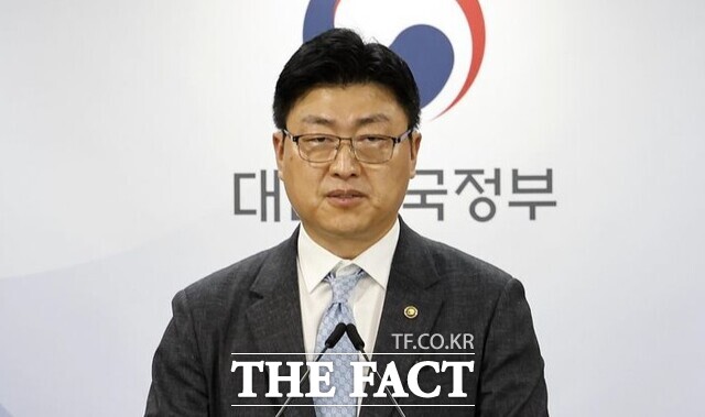 남재헌 해양수산부 차관은 1일 정부세종청사에서 브리핑을 열고 미국과 이란의 종전 합의 이후에도 당분간 원유를 홍해 우회 항로를 통해 국내로 운송하겠다고 밝혔다. /뉴시스