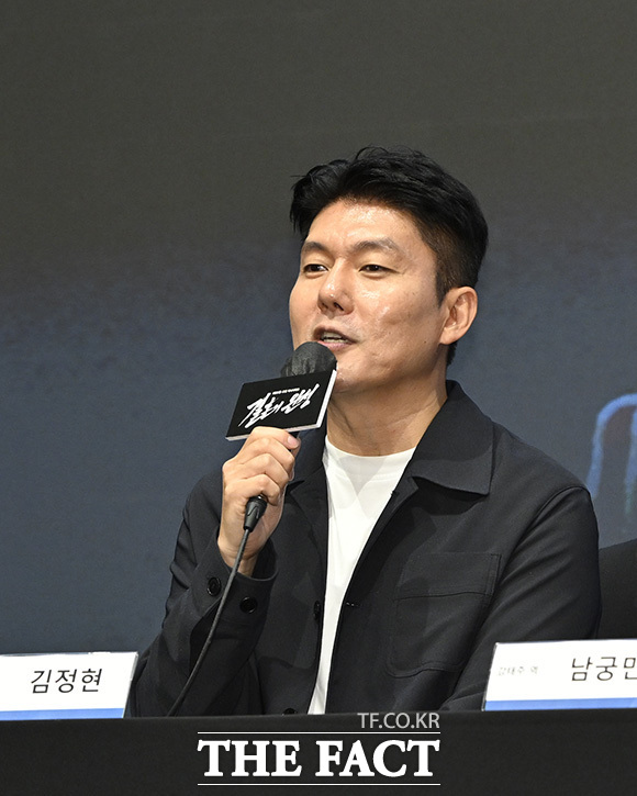 남궁민과 이설, 이상희, 김대명(왼쪽부터)이 포즈를 취하고 있다.