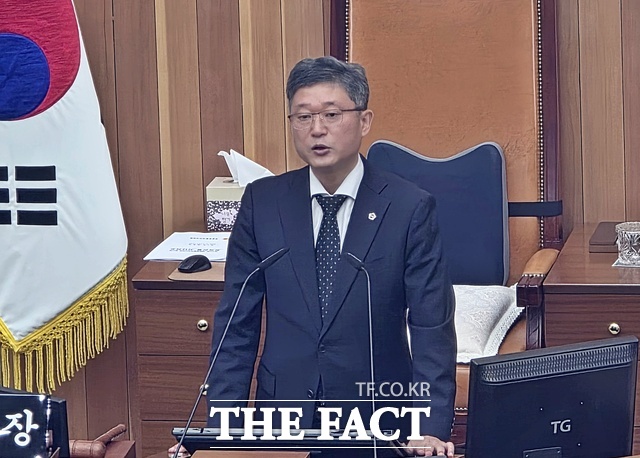 신임 안신일 세종시의장이 1일 제107회 세종시의회 임시회에서 전반기의장에 당선된 뒤 수락연설을 하고 있다. /김형중 기자