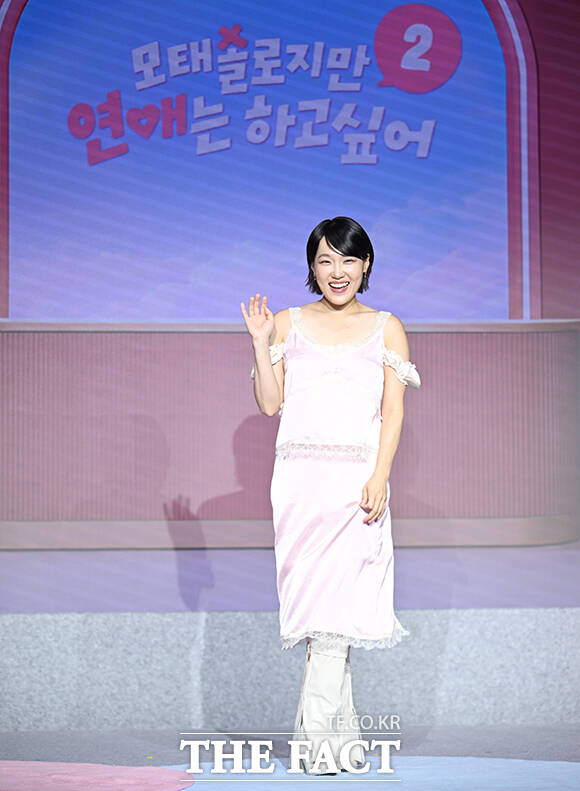 개그우먼 이은지가 1일 오전 서울 마포구 호텔 나루 서울 엠갤러리에서 열린 넷플릭스 새 예능 '모솔연애2' 제작발표회에 참석해 포즈를 취하고 있다. /박헌우 기자