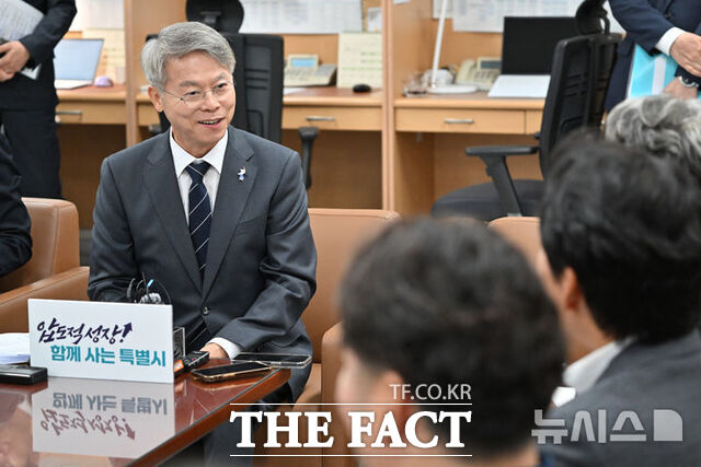 민형배 전남광주통합특별시장이 1일 전남광주통합특별시 무안 남악청사 기자실에서 기자 간담회를 하고 있다. /뉴시스