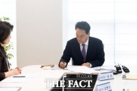  안민석 경기도교육감, 취임 첫날 '폰프리 스쿨' 추진 계획 1호 결재