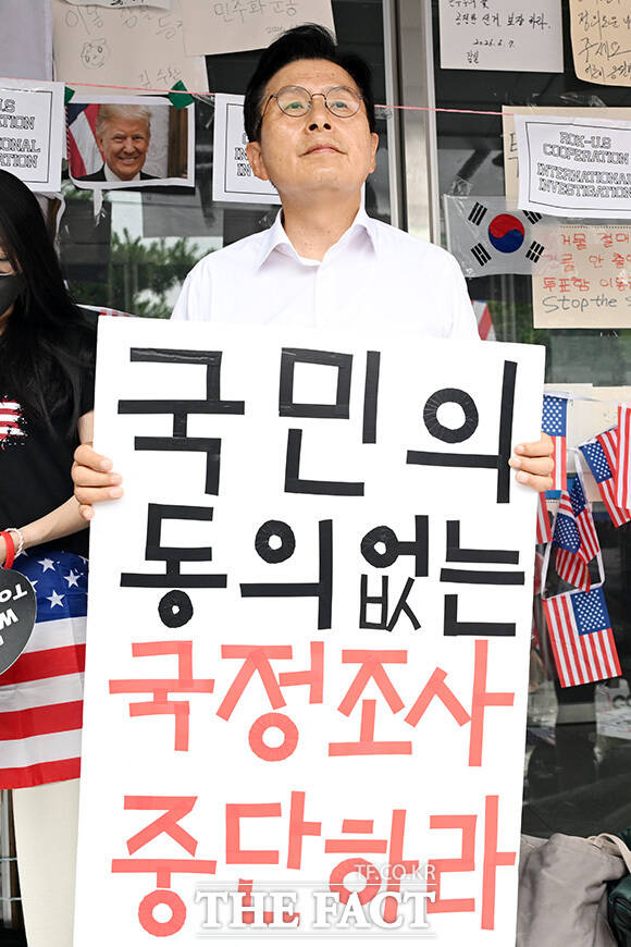 올림픽공원 찾아 구호 외치는 황교안 자유와혁신 대표.
