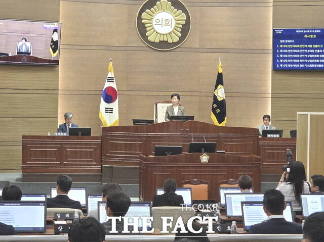 2일 천안시의회 제289회 임시회에서 전반기 원 구성을 위해 본회의가 진행되고 있다. /정효기 기자
