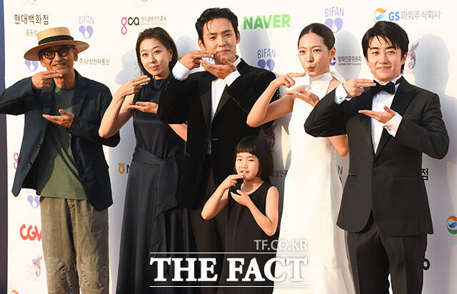 영화 '아버지의 집밥'으로 영화제 찾은 이준익 감독(왼쪽).