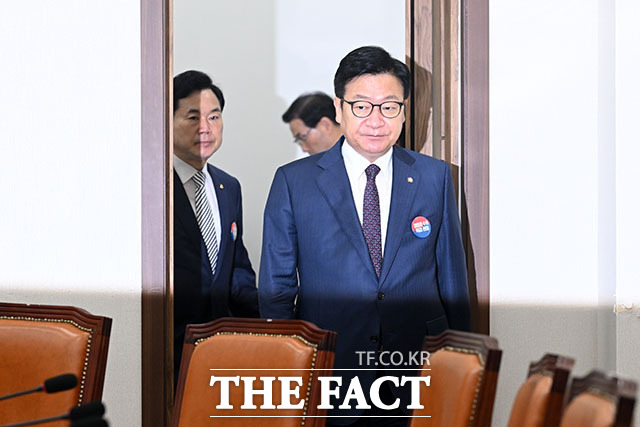 정점식 국민의힘 원내대표(가운데)가 2일 오전 서울 여의도 국회에서 열린 국민의힘 최고위원회의에서 모두 발언을 하고 있다. /국회=서예원 기자