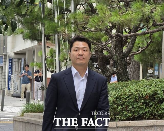 김건희 여사의 도이치모터스 주가조작 사건을 수사했던 최재훈 전 서울중앙지검 반부패수사2부 부장검사가 2일 오전 3대 특검(내란·김건희·채상병) 미제 의혹을 수사하는 권창영 특별검사팀(종합특검)에 출석하고 있다. /김해인 기자