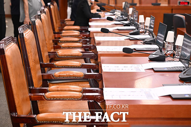 텅 빈 국민의힘 의원들 자리.