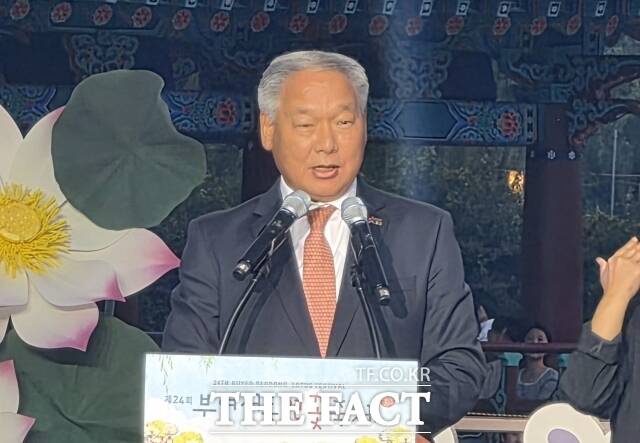 이용우 부여군수가 축사를 하고 있다. /김형중 기자