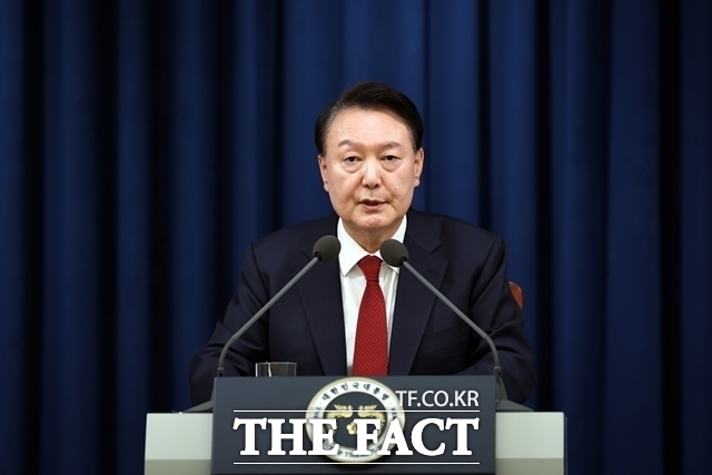 윤석열 전 대통령이 2024년 12월 3일 오후 용산 대통령실에서 긴급 대국민 특별 담화를 발표하고 있다. /대통령실