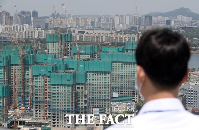 현대건설과 GS건설은 각각 7조원대 수주고를 올리며 올해 상반기 정비사업 시장 양강 구도를 형성했다. /뉴시스