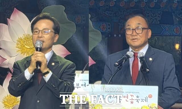 제24회 부여서동연꽃축제 개막식에서 축사를 하고 있는 윤용근 국회의원(왼쪽)과 백용달 부여군의회 의장. /김형중 기자