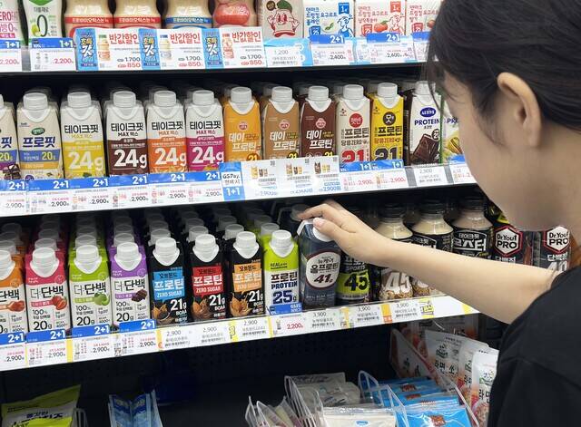 편의점 음료 시장의 소비 공식이 바뀌고 있다. '헬시플레저' 트렌드가 확산되면서 단백질 음료가 편의점의 새로운 베스트셀러로 등극했다. /GS리테일