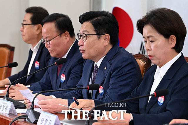 정점식 원내대표와 중진 의원들은 이번 징계가 당내 계파 갈등을 다시 촉발할 수 있다는 점을 우려하고 있다. 사진은 정점식 국민의힘 원내대표가 2일 오전 서울 여의도 국회에서 열린 국민의힘 최고위원회의에서 모두 발언을 하고 있는 모습. /서예원 기자
