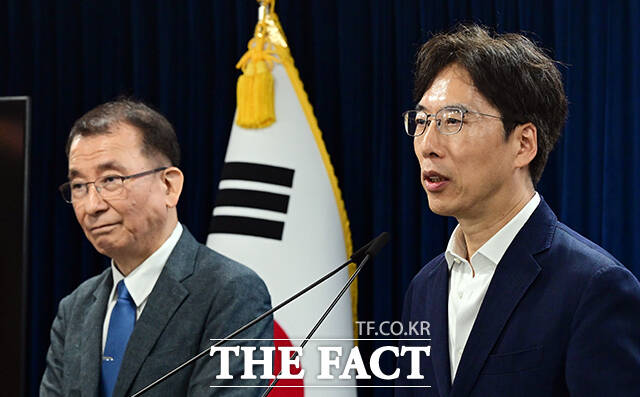 2026 대한민국 최고과학기술인상 수상자로 선정된 천진우 연세대학교 언더우드 특훈교수가 6일 오후 서울 종로구 정부서울청사에서 소감을 밝히고 있다. /임영무 기자
