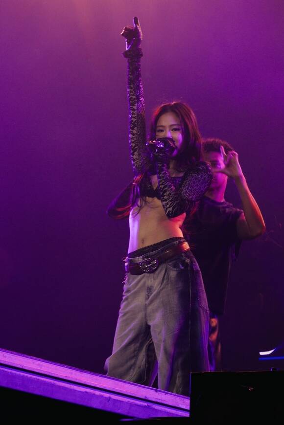 제니는 스페인 '2026 매드 쿨 페스티벌(2026 MAD COOL FESTIVAL)', 미국 '롤라팔루자 시카고(Lollapalooza Chicago)', 일본 '서머 소닉 2026(SUMMER SONIC 2026)' 등에도 출연 예정이다./OA엔터테인먼트