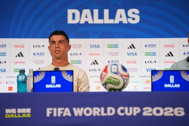 포르투갈의 크리스티아누 호날두가 2026 FIFA 북중미 월드컵 16강 스페인전을 앞두고 열린 기자회견에서 취재진의 질문에 답하고 있다. /AP.뉴시스