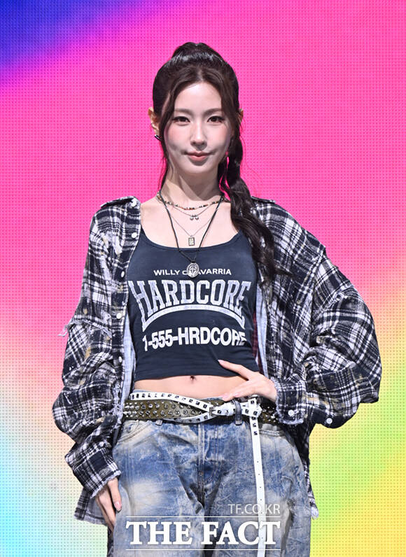 그룹 아이들 민니와 미연, 소연, 우기, 슈화(왼쪽부터)가 6일 오후 서울 광진구 예스24 라이브홀에서 열린 미니9집 '위 메이드' 쇼케이스에 참석해 포즈를 취하고 있다. /이새롬 기자