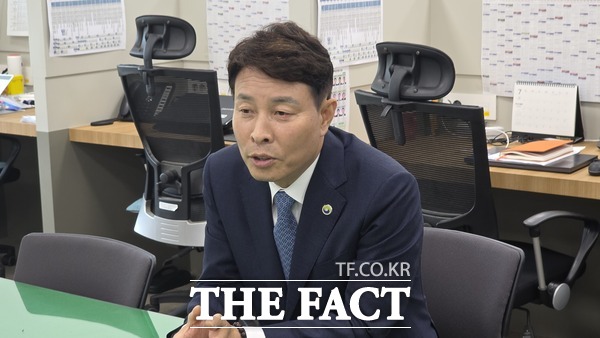 전문학 대전시 서구청장이 6일 대전시청 기자실에서 차담회를 갖고 있다. /정예준 기자