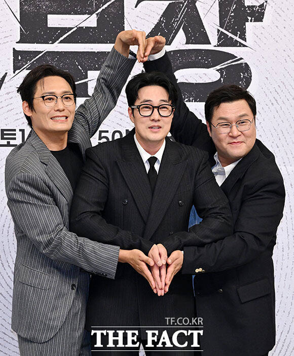 배우 최대훈과 소지섭, 윤경호(왼쪽부터) 주연의 SBS 금토드라마 '김부장'이 무서운 상승세로 인기를 입증하고 있다. /서예원 기자