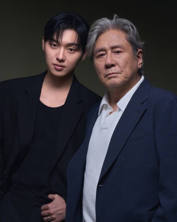 배우 최민식이 넷플릭스 오리지널 시리즈 '맨 끝줄 소년'을 통해 함께 호흡한 최현욱을 언급하며 칭찬을 아끼지 않았다. /넷플릭스