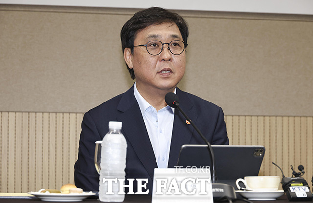 모두발언하는 최휘영 장관.