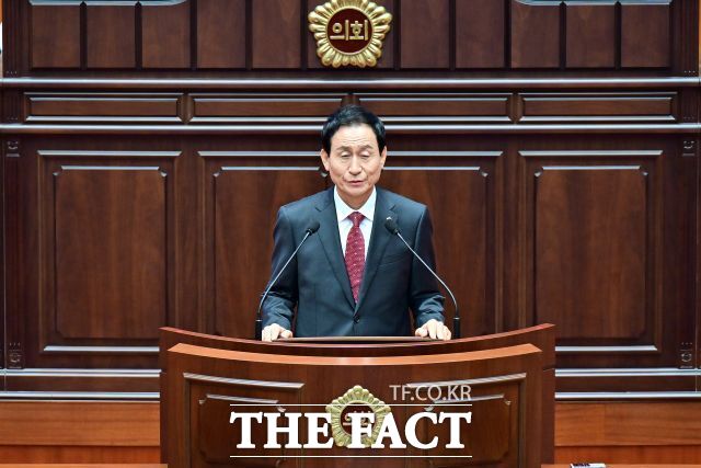 제10대 부산시의회 전반기 의장으로 선출된 강무길 의원이 6일 부산시의회 본회의장에서 발언하고 있다. /부산시의회