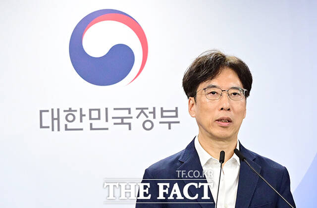2026 대한민국 최고과학기술인상 수상자로 선정된 천진우 연세대학교 언더우드 특훈교수가 6일 오후 서울 종로구 정부서울청사에서 소감을 밝히고 있다. /임영무 기자