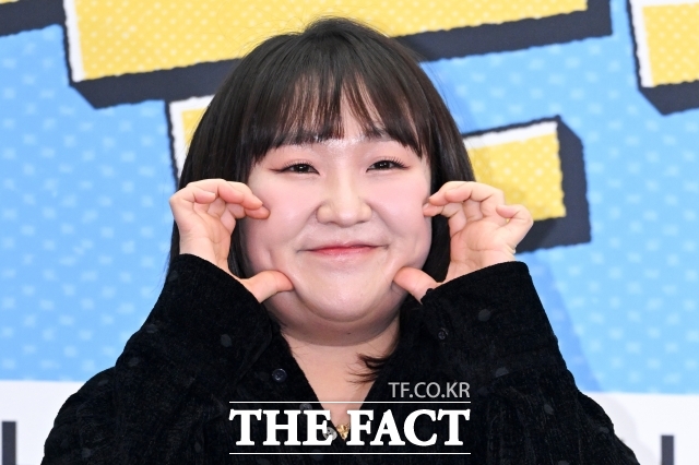 다니엘은 최근 호주 골드코스트에서 열린 하프마라톤 대회에 본명인 다니엘 마쉬로 참가해 21.1km를 1시간 49분 13초 만에 완주했다. 사진은 '2024 더팩트 뮤직 어워즈(2024 THE FACT MUSIC AWARDS, TMA)' 당시, 하니와 민지, 혜인, 다니엘, 해린(왼쪽부터)이 레드카펫을 밟고 있다. /더팩트 DB