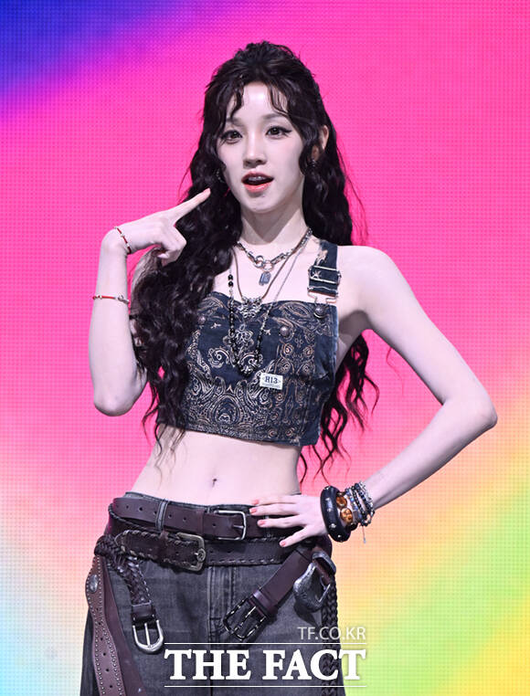 그룹 아이들 민니와 미연, 소연, 우기, 슈화(왼쪽부터)가 6일 오후 서울 광진구 예스24 라이브홀에서 열린 미니9집 '위 메이드' 쇼케이스에 참석해 포즈를 취하고 있다. /이새롬 기자
