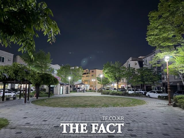 순천시가 야간에도 안심하고 이용할 수 있는 도시환경 조성을 위해 도심공원 조명을 보수한다. /순천시