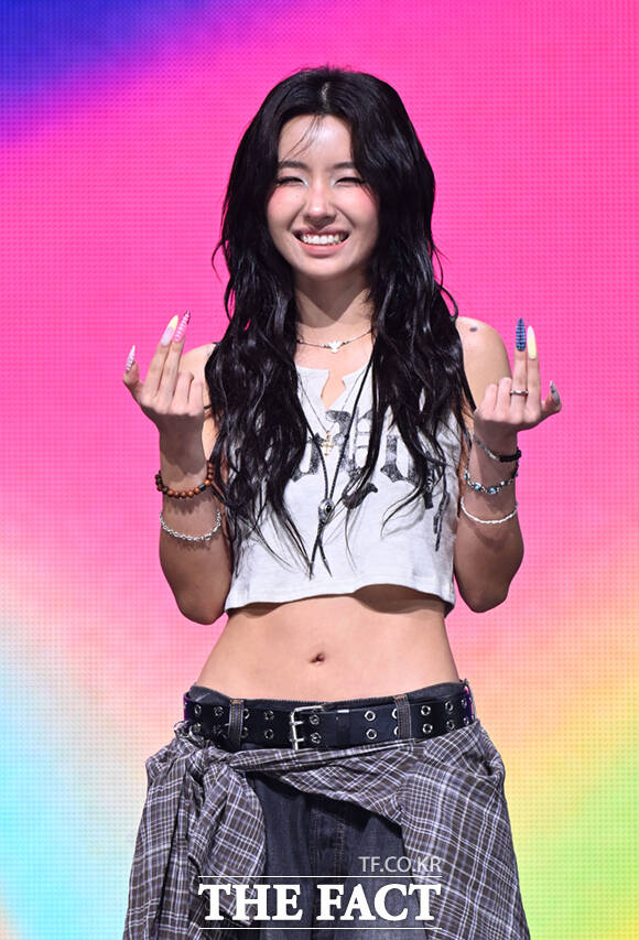 그룹 아이들 민니와 미연, 소연, 우기, 슈화(왼쪽부터)가 6일 오후 서울 광진구 예스24 라이브홀에서 열린 미니9집 '위 메이드' 쇼케이스에 참석해 포즈를 취하고 있다. /이새롬 기자