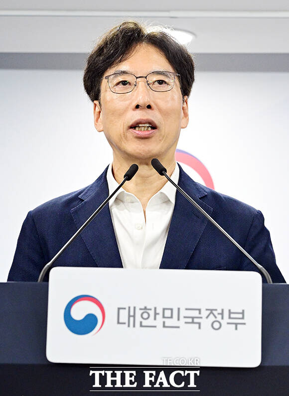 2026 대한민국 최고과학기술인상 수상자로 선정된 천진우 연세대학교 언더우드 특훈교수가 6일 오후 서울 종로구 정부서울청사에서 소감을 밝히고 있다. /임영무 기자