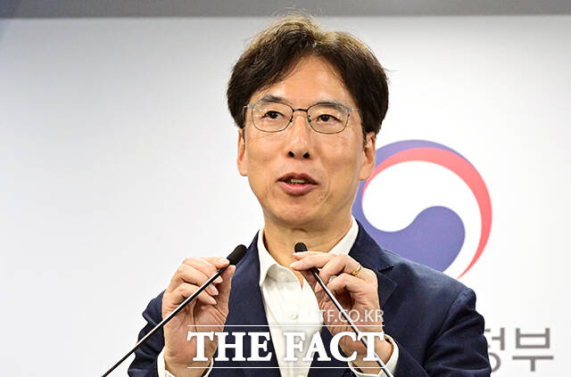 2026 대한민국 최고과학기술인상 수상자로 선정된 천진우 연세대학교 언더우드 특훈교수가 6일 오후 서울 종로구 정부서울청사에서 소감을 밝히고 있다. /임영무 기자