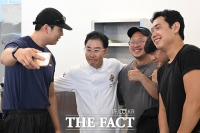  외식업 복귀한 임성근 셰프 '진심 담긴 음식으로 보답할 것' [TF포착]