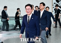  출마선언 마친 뒤 밝은 표정의 김민석 전 총리 [포토]